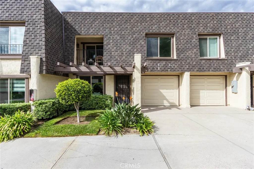 914 Fairview Avenue - Photo 1