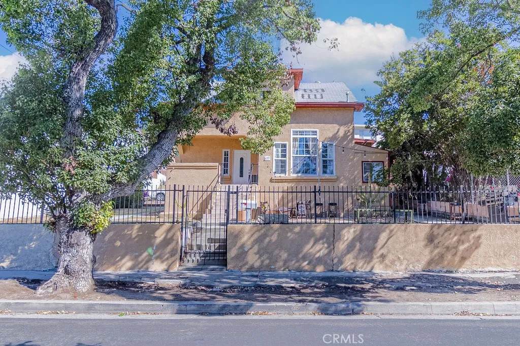 437 Isabel Street - Photo 1