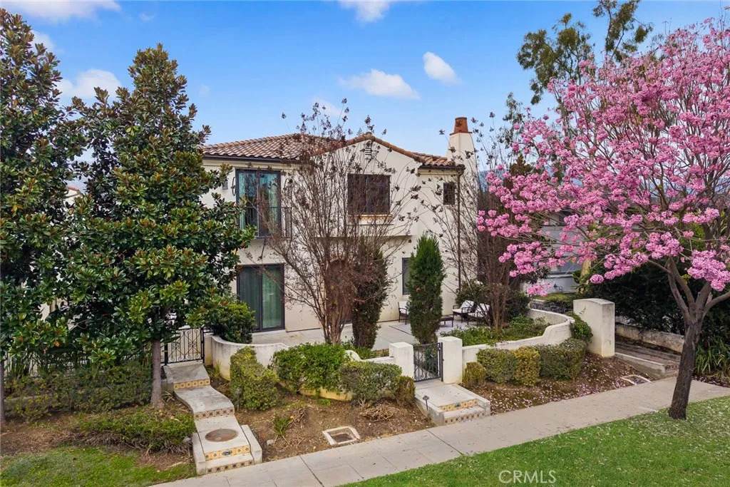1088 Sunset Boulevard - Photo 1