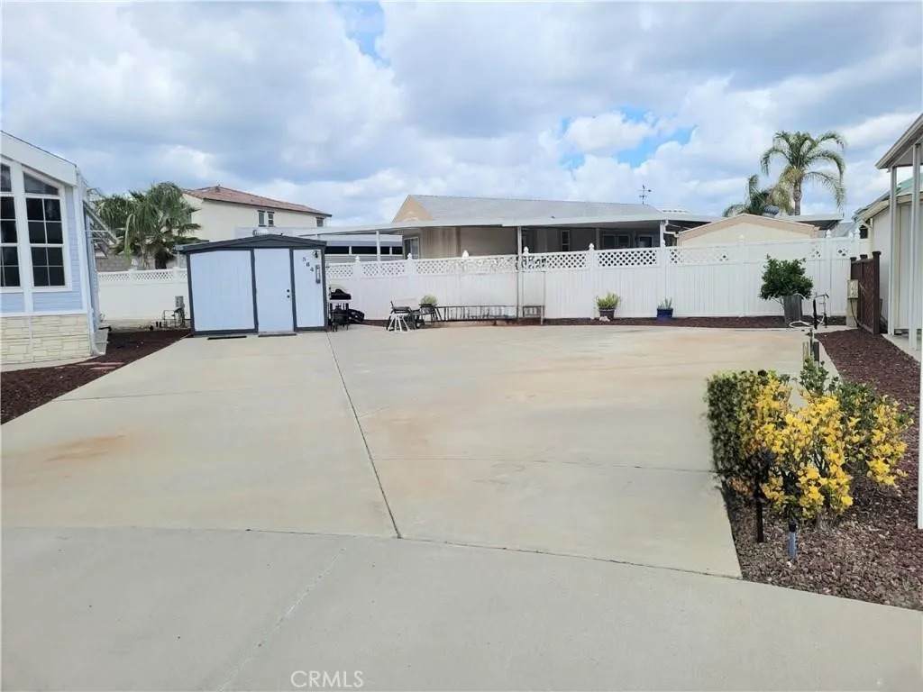 1295 Cawston - Photo 1