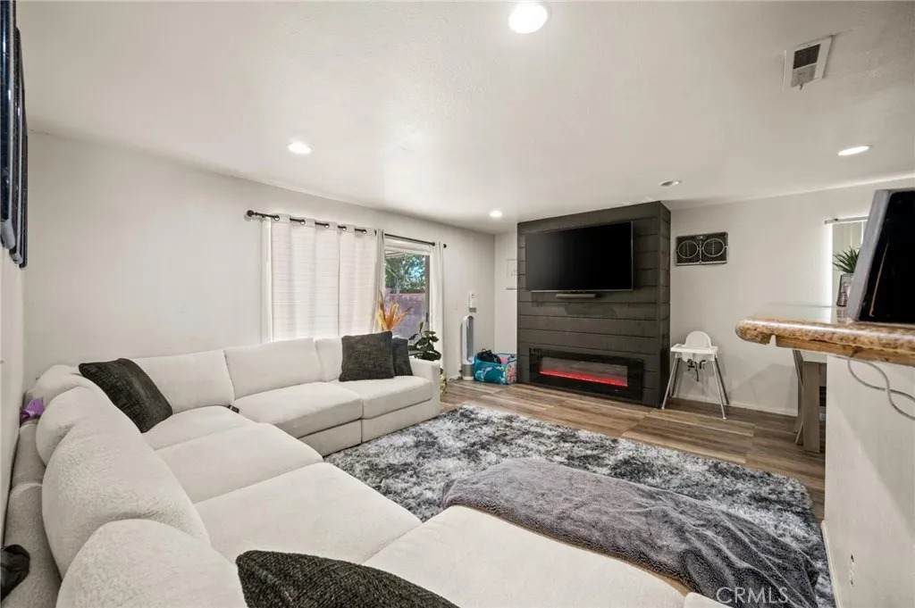 43826 Beech Avenue - Photo 1