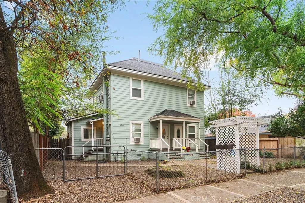 1636 Pine - Photo 1