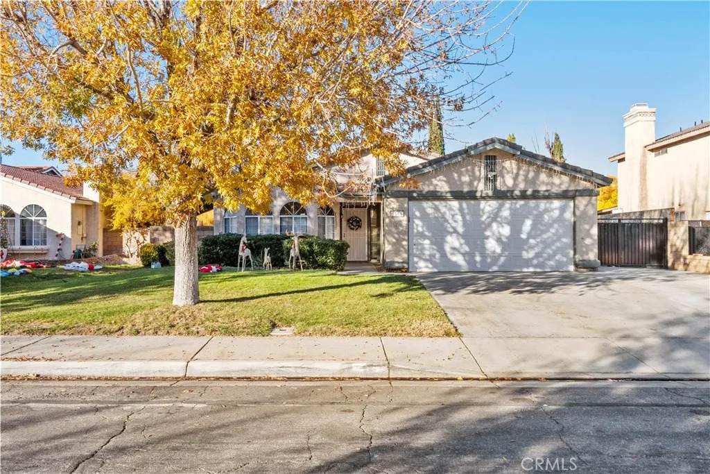 1565 Astoria Ave - Photo 1