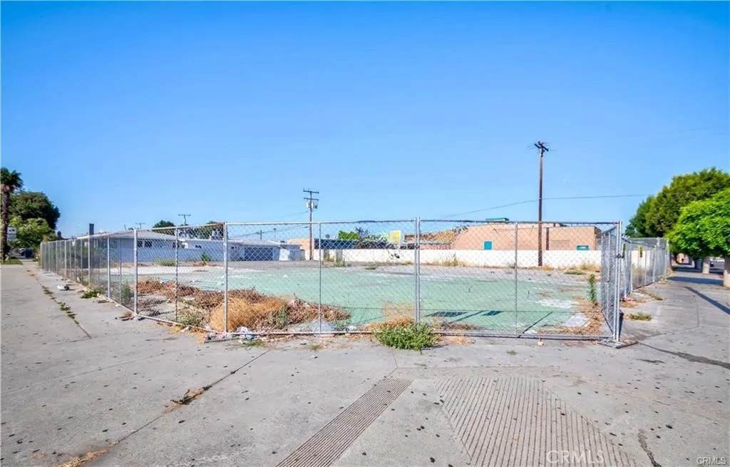2416 Alondra - Photo 1