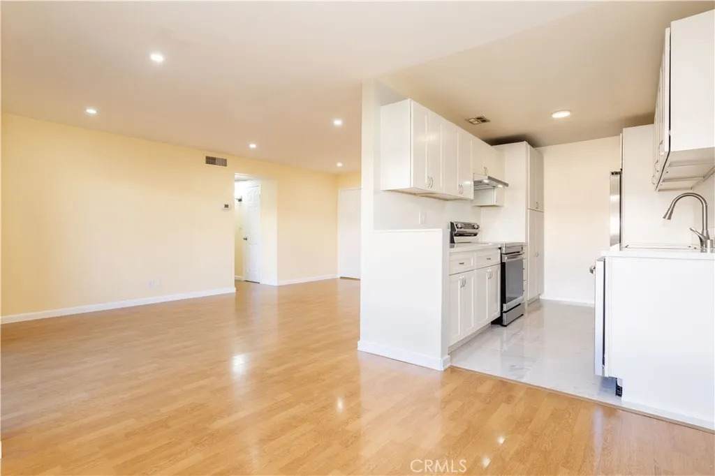 5414 Newcastle Avenue - Photo 1