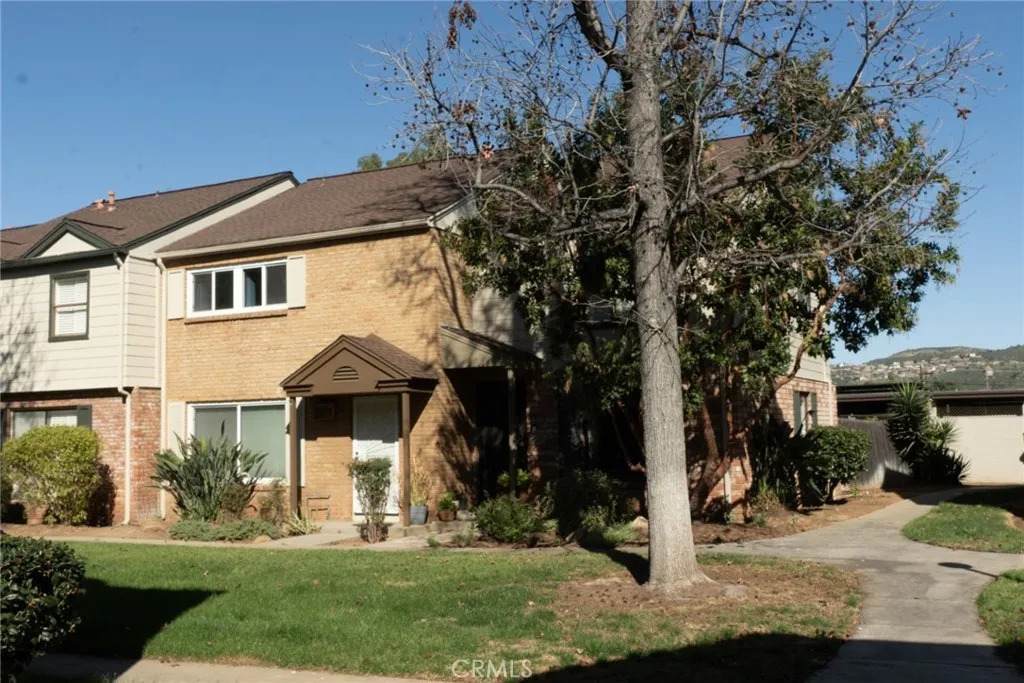 1277 Mollison - Photo 1