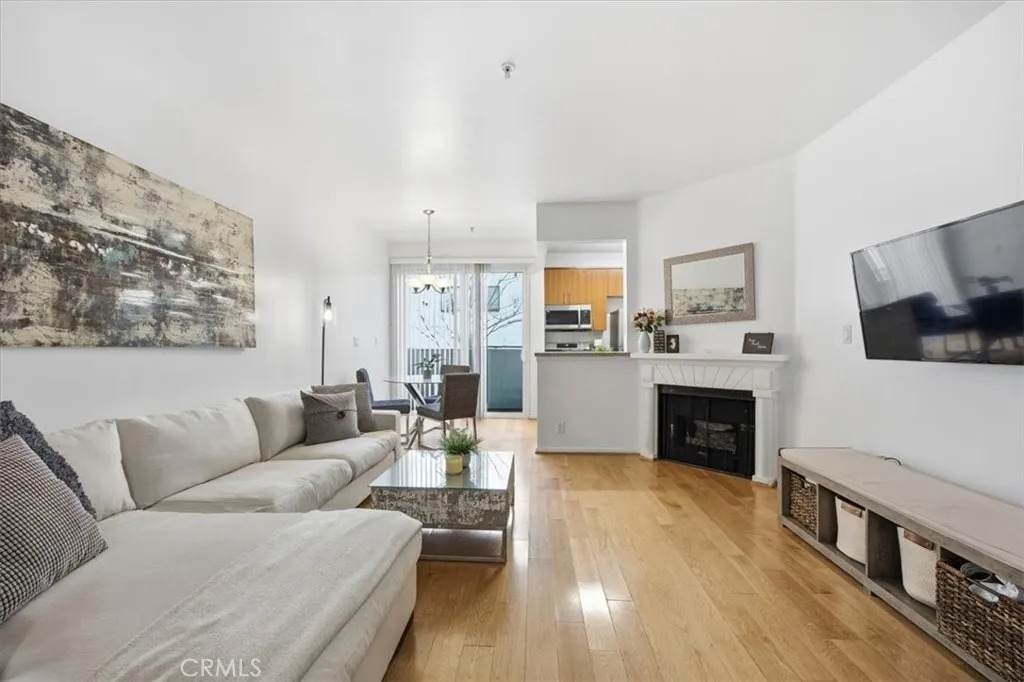 620 Gramercy Place - Photo 1