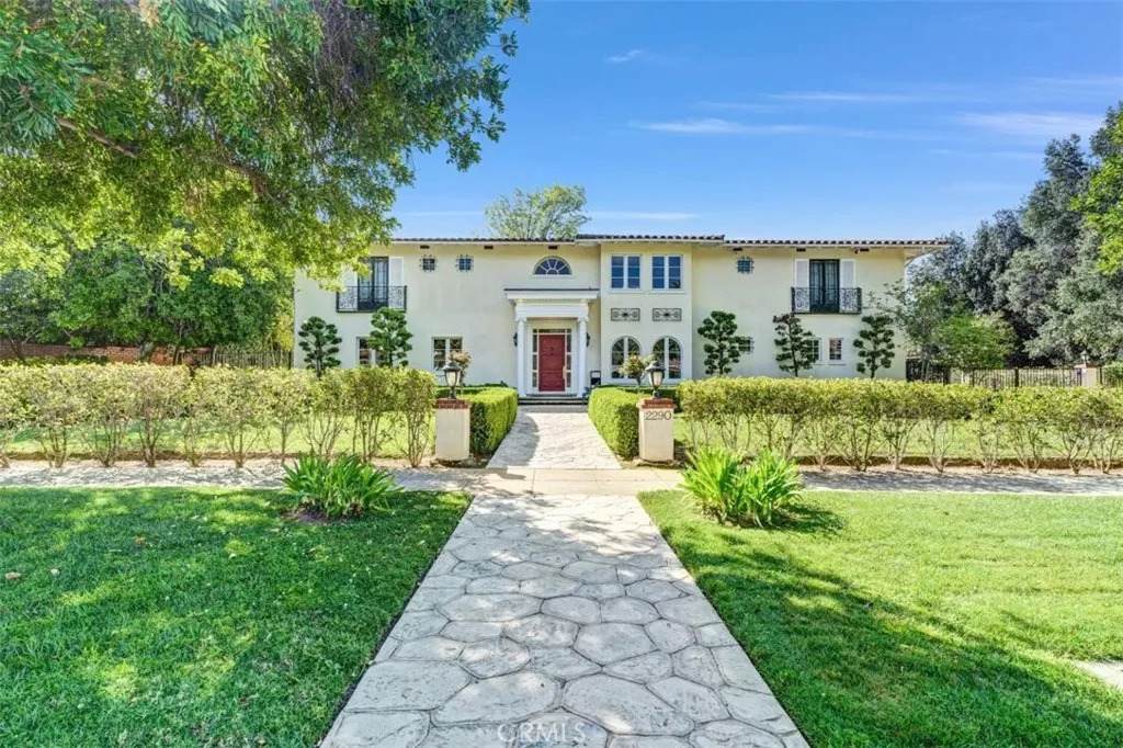 2290 Lombardy - Photo 1