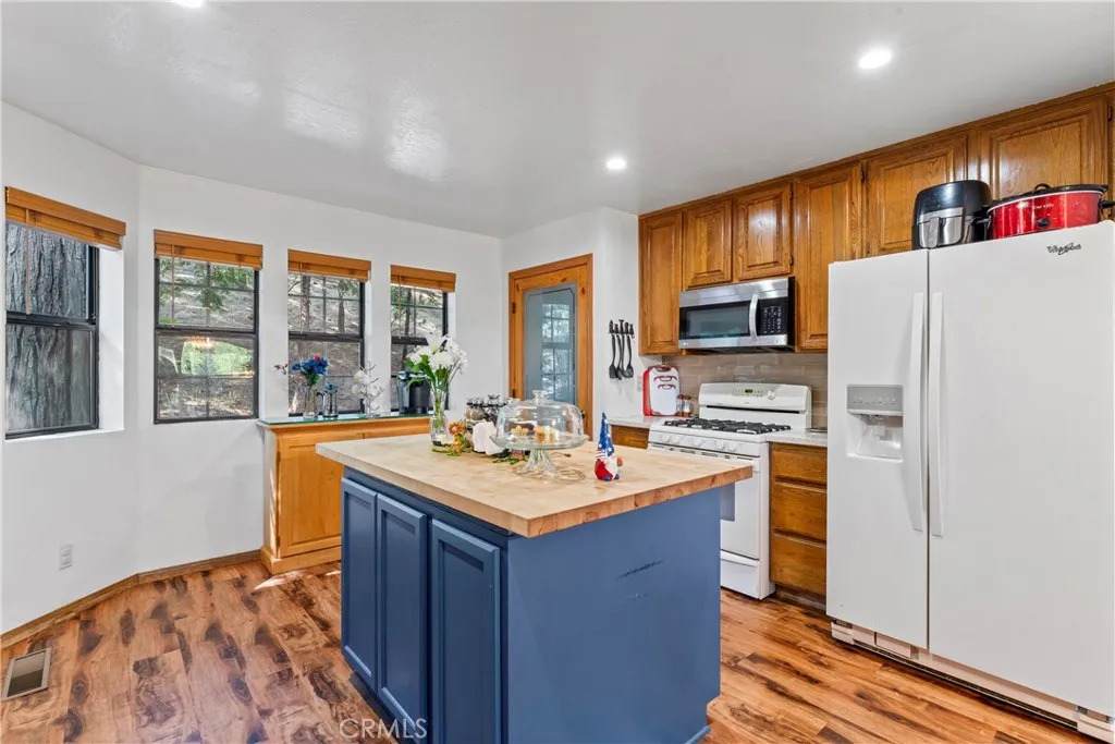 27528 Ashwood Lane - Photo 1