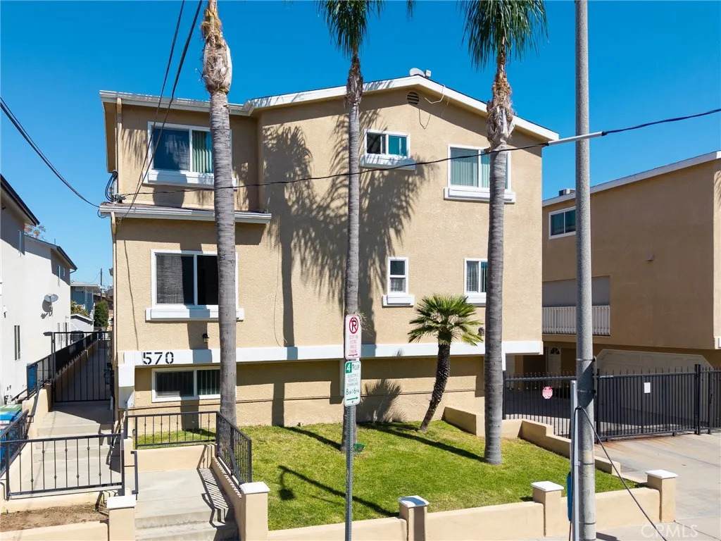 570 14th - Photo 1