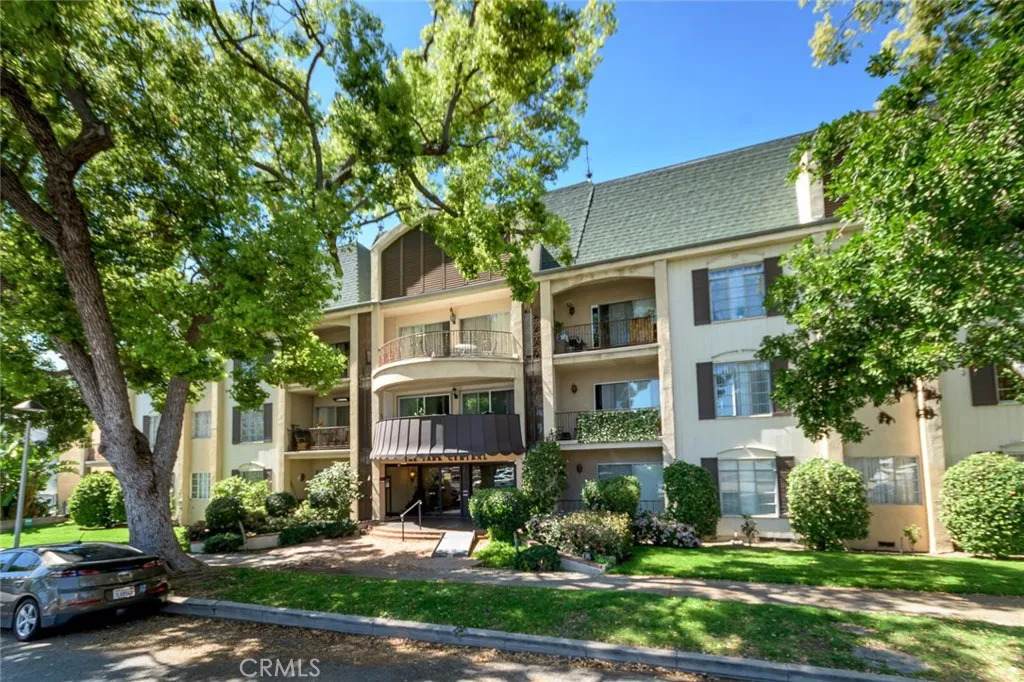 215 Kenwood Street - Photo 1