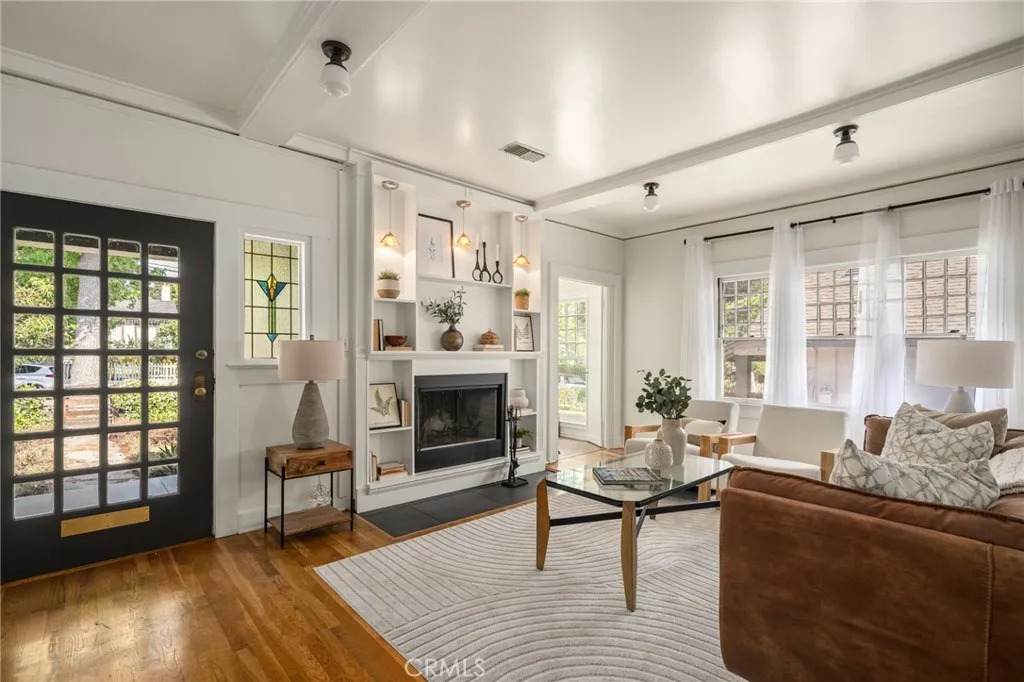 1037 Worcester Avenue - Photo 1