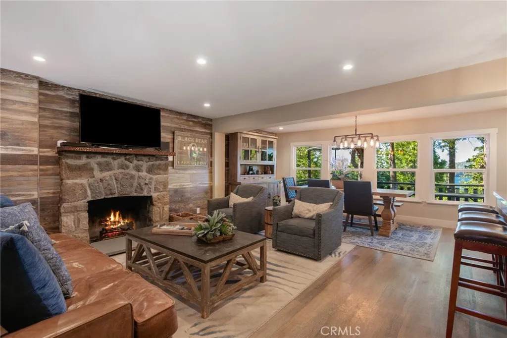 270 Flower Drive - Photo 1