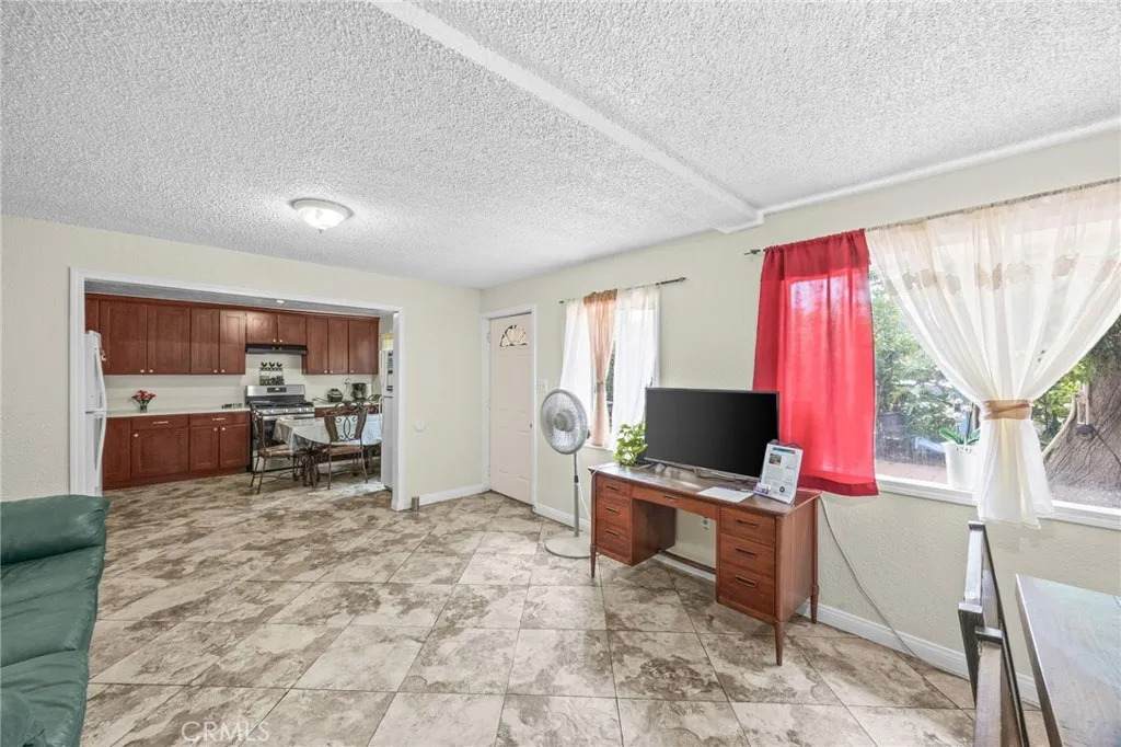 2554 State - Photo 1