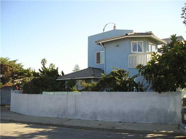 137 Carnation Ave - Photo 1