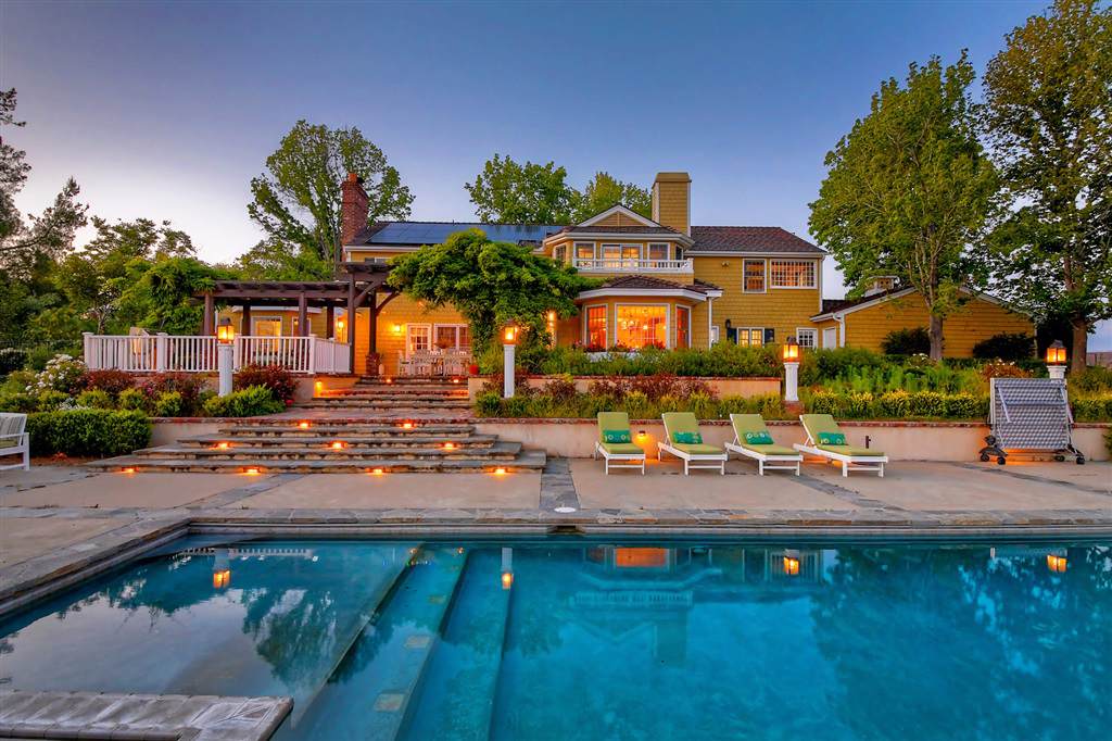 24 Gateview - Photo 1