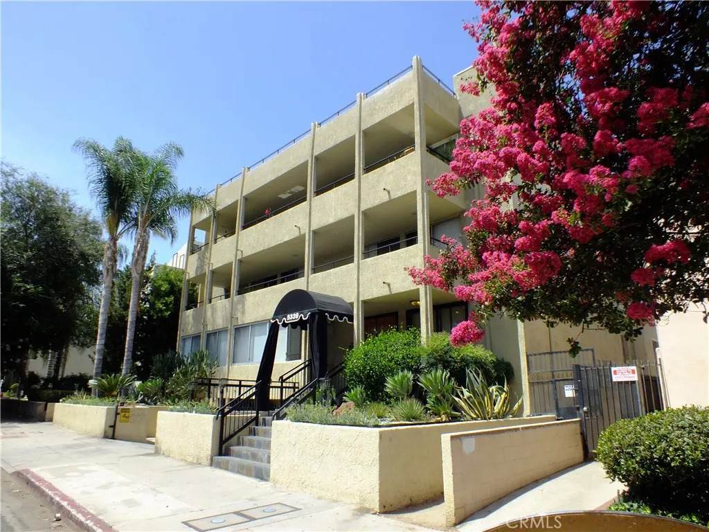 5339 Newcastle Avenue - Photo 1