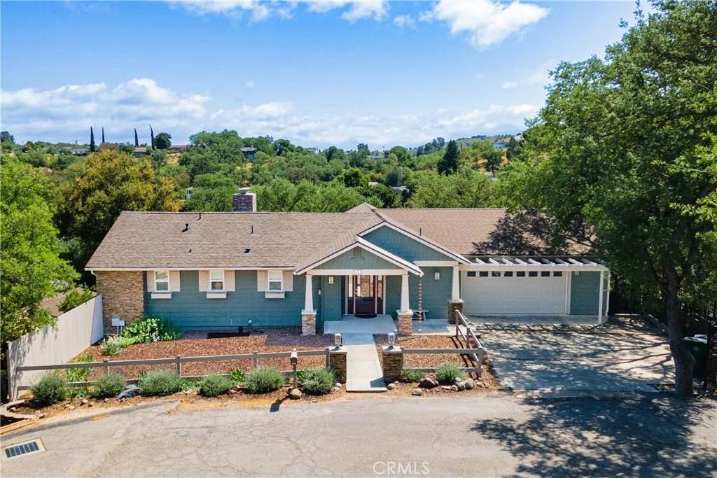 1401 Greenwood Dr. - Photo 1
