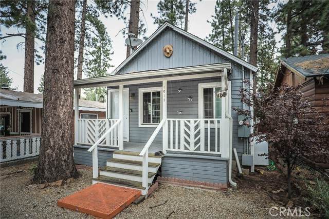 1013 Sherwood Boulevard - Photo 1