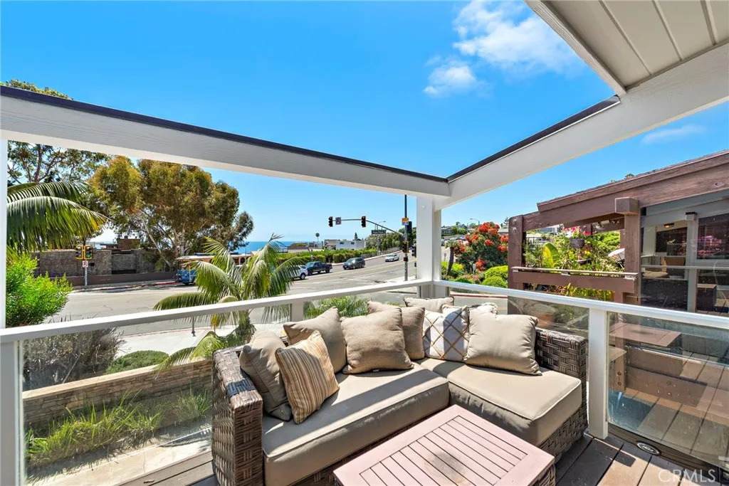 201 Nyes Place - Photo 1