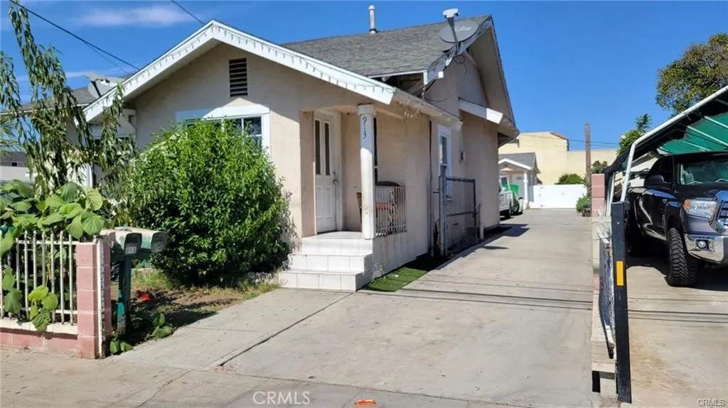 913 Bishop Street - Photo 1