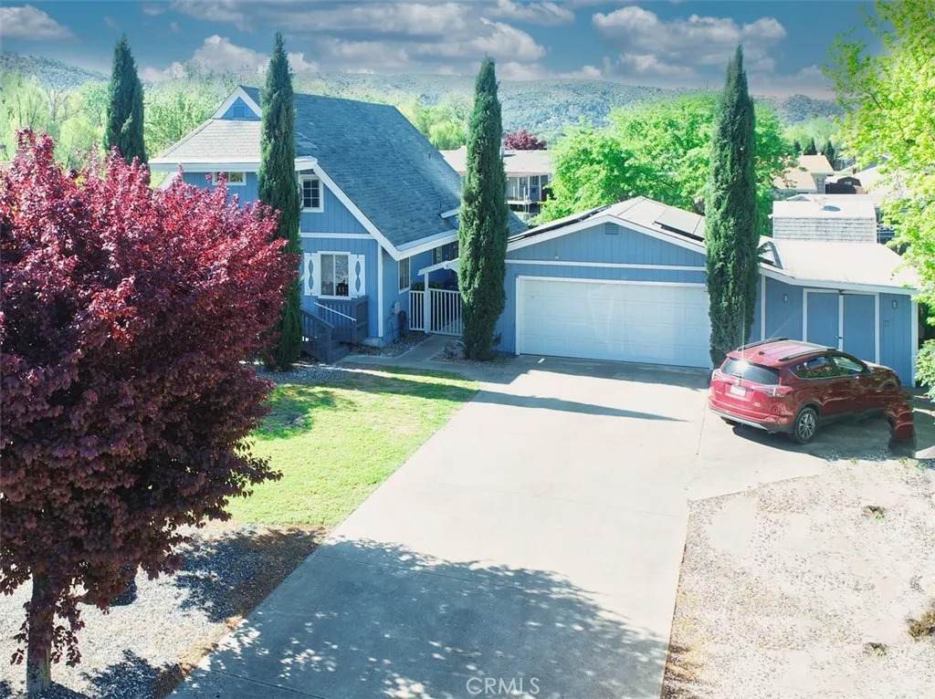 13325 Everglade Boulevard - Photo 1