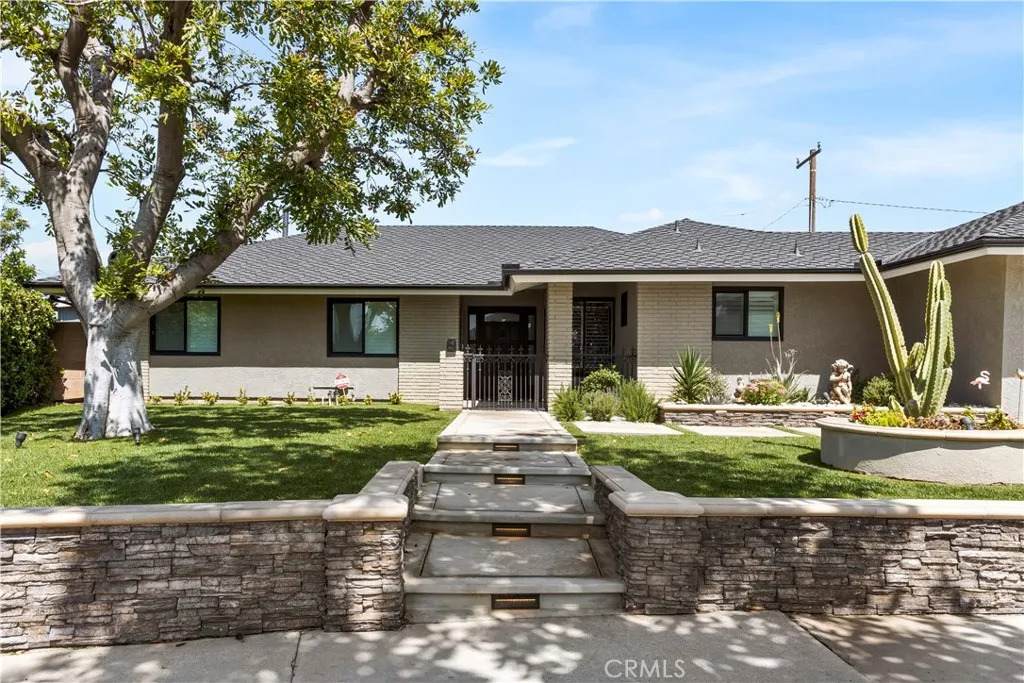 355 Garsden Avenue - Photo 1