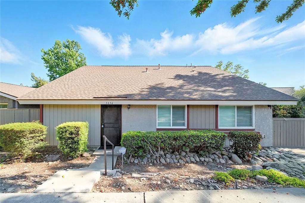 1616 Carmel Cir W - Photo 1