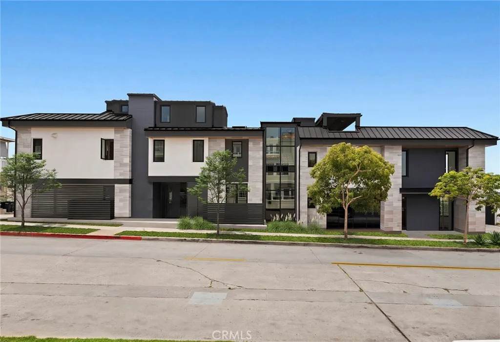 2501 Seaview Ave - Photo 1