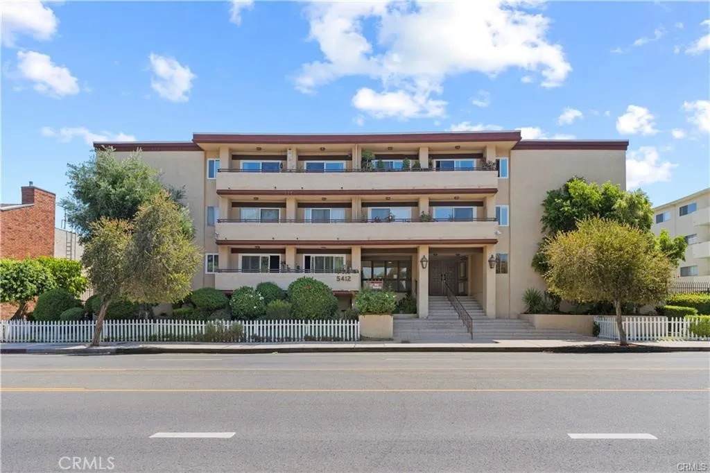 5412 Lindley Avenue - Photo 1