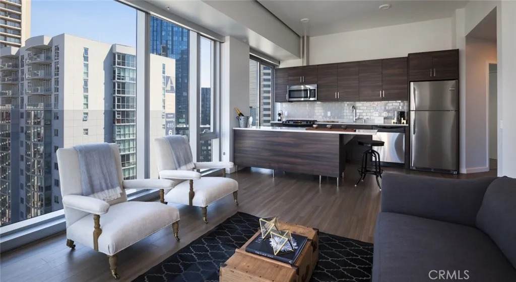 100 Van Ness Avenue - Photo 1