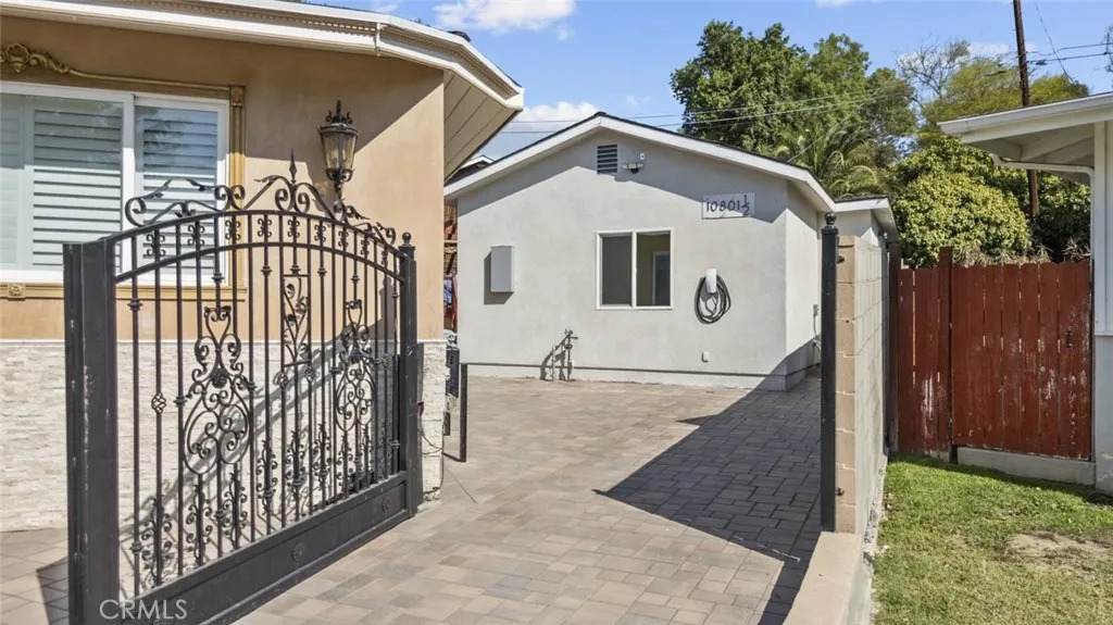 10801 Wescott Avenue - Photo 1