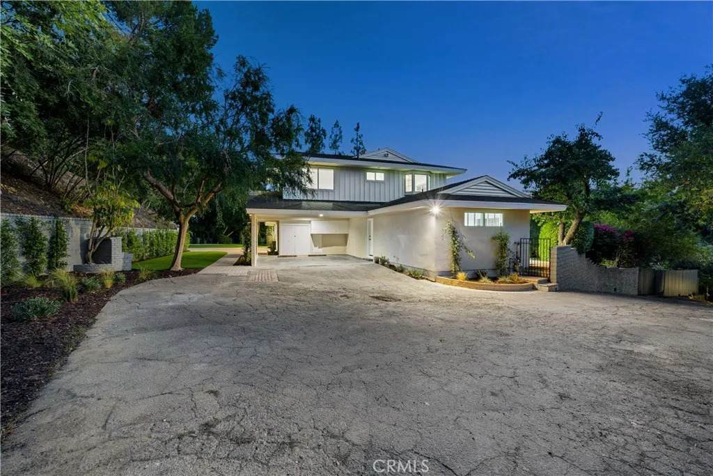 4620 Encino - Photo 1