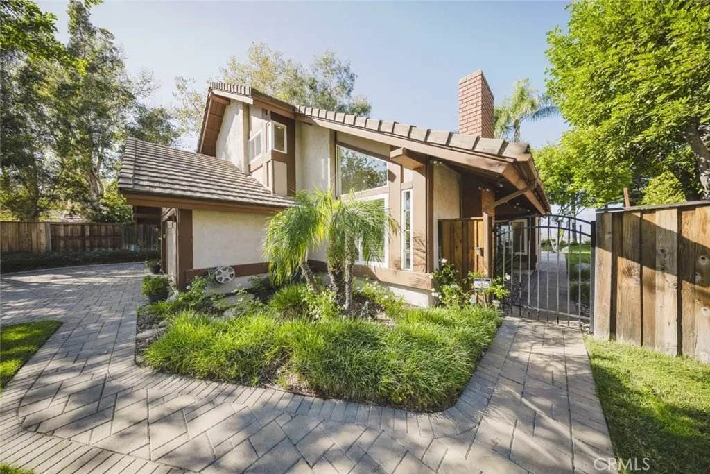 813 Avenida Loma - Photo 1