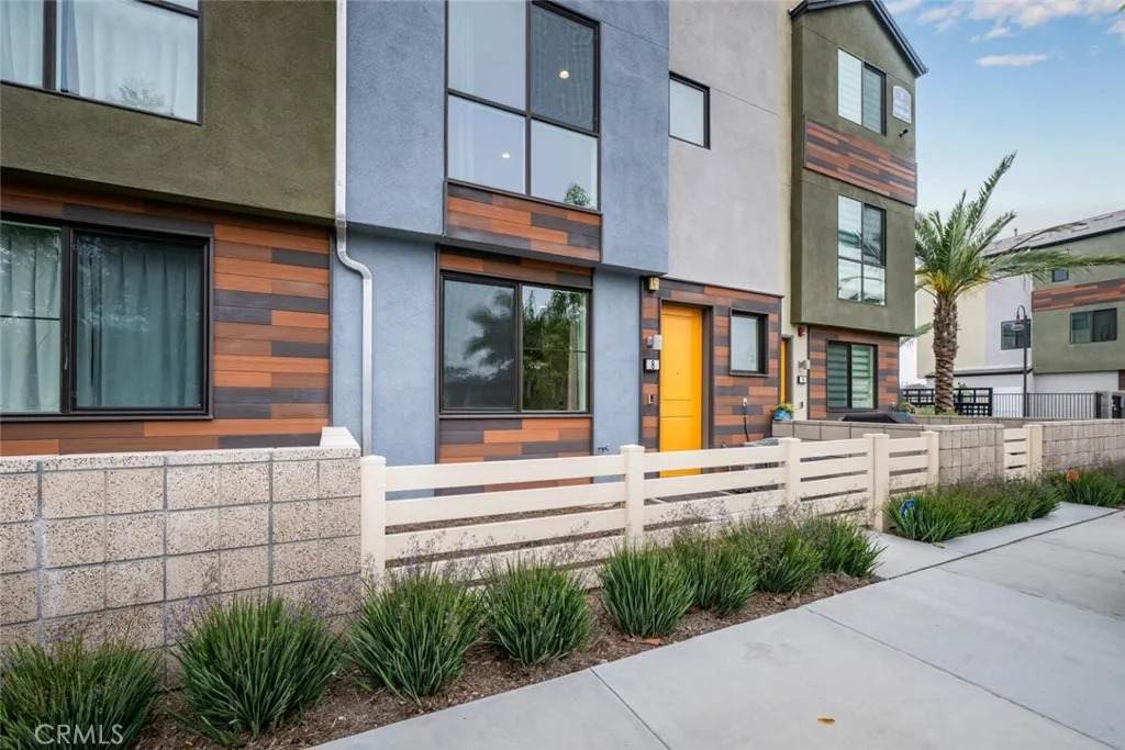 5860 Linden - Photo 1