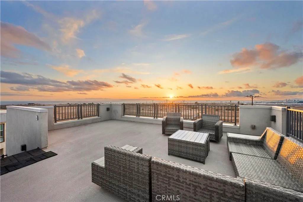 1068 Hampton - Photo 1