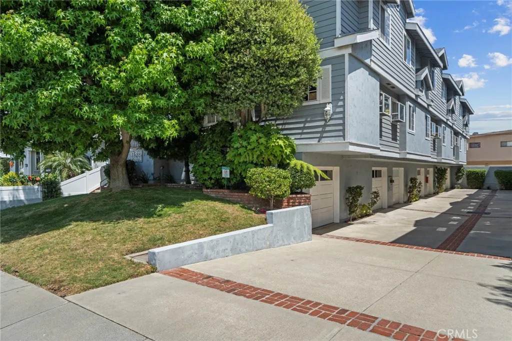 1528 Marcelina Avenue - Photo 1