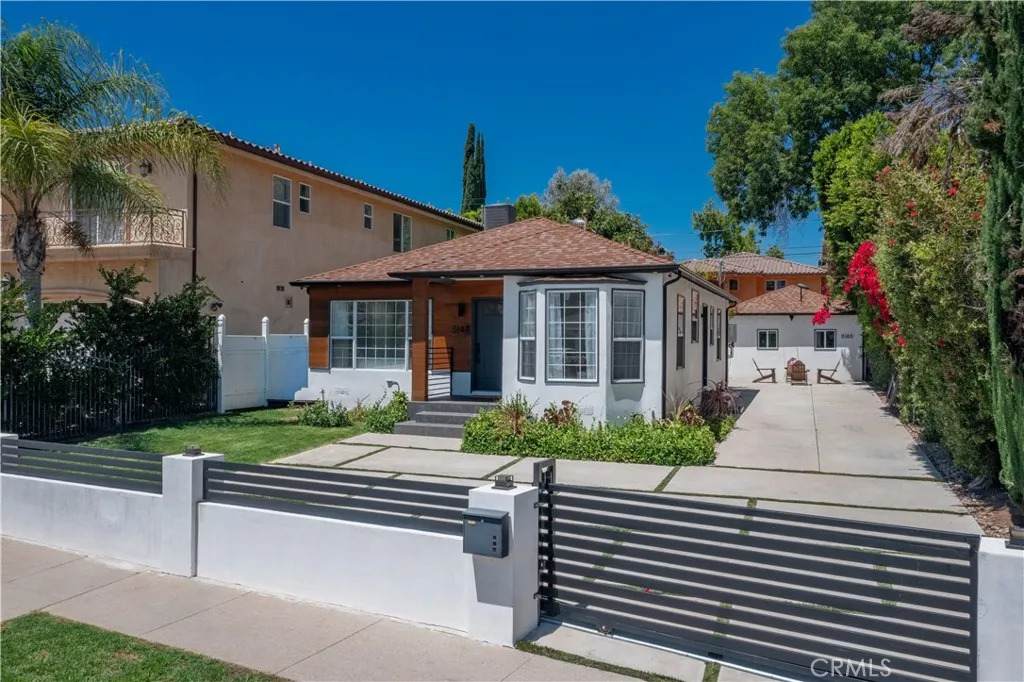 5143 Newcastle Avenue - Photo 1