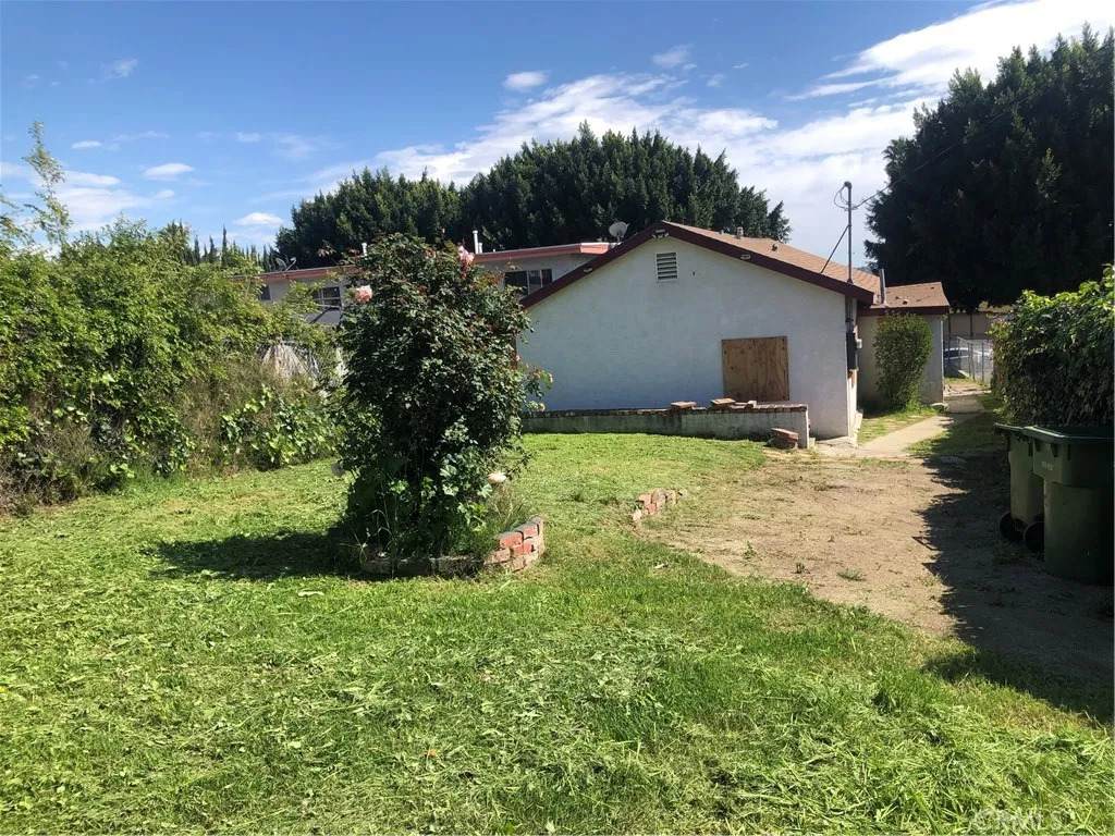 5301 Huntington Drive - Photo 1