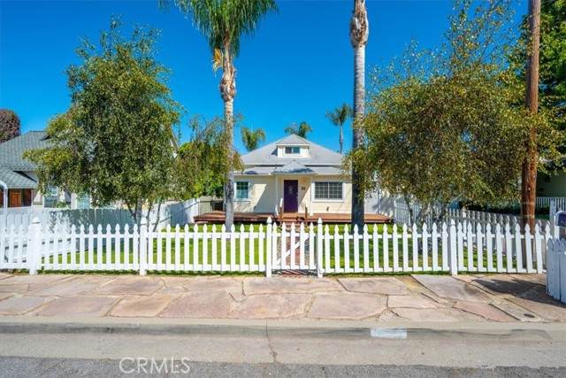 555 Le Point Street - Photo 1