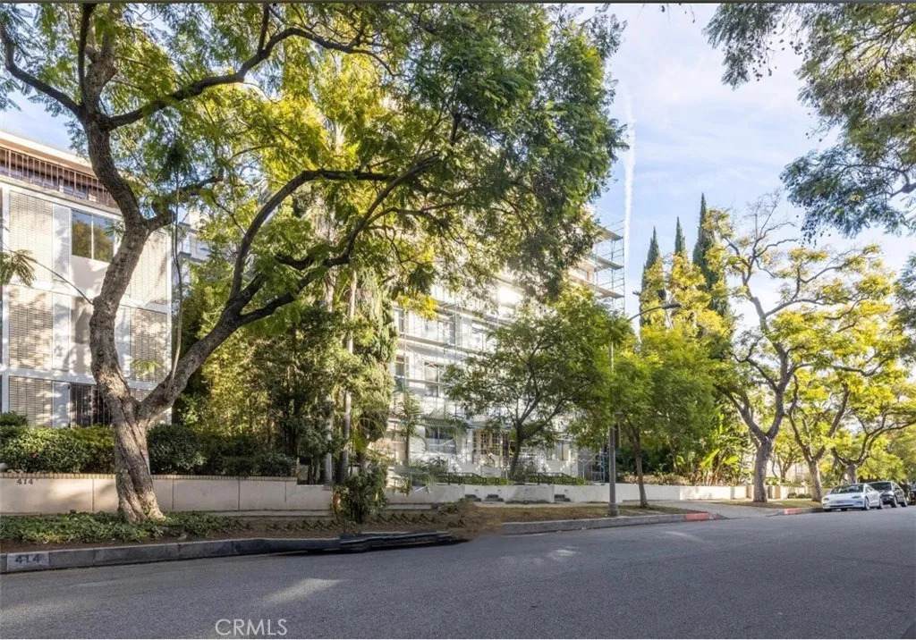 412 Palm Drive - Photo 1