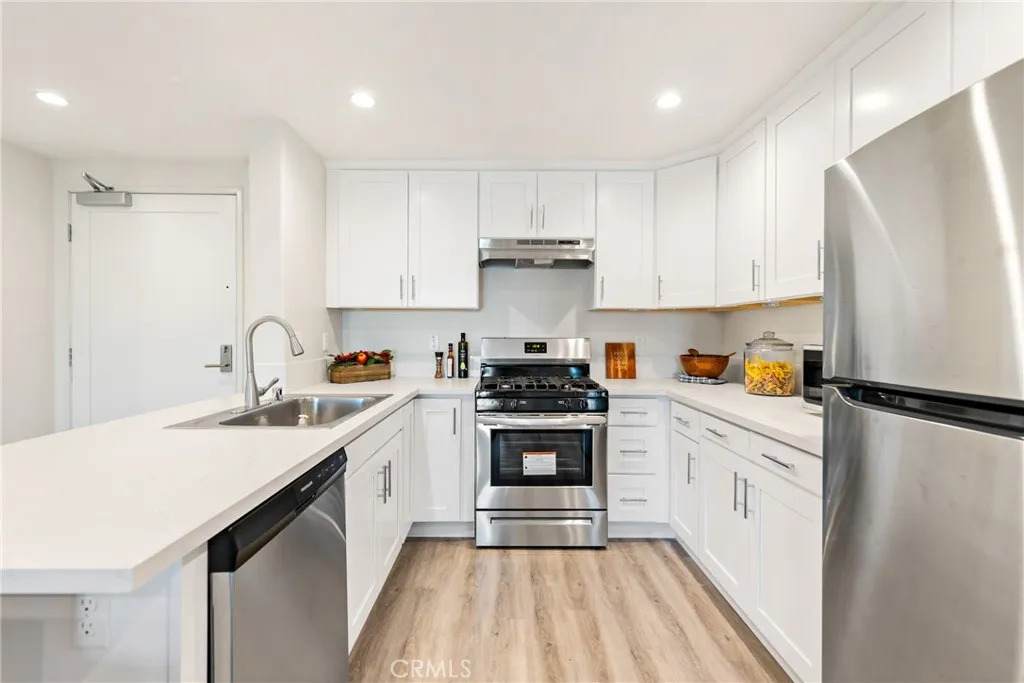 419 Chandler Avenue - Photo 1