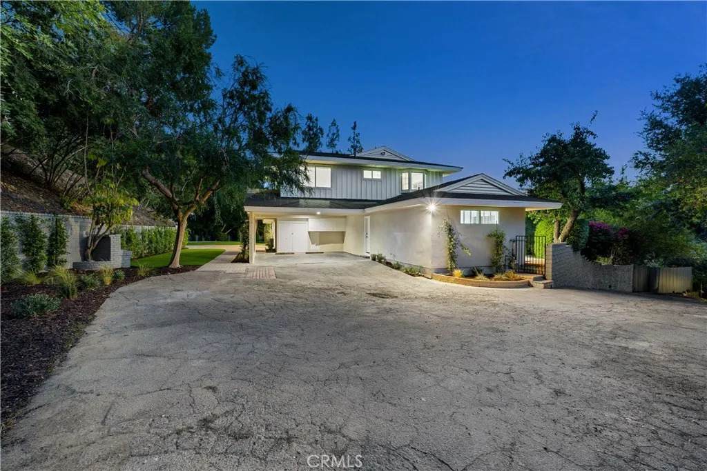 4620 Encino - Photo 1