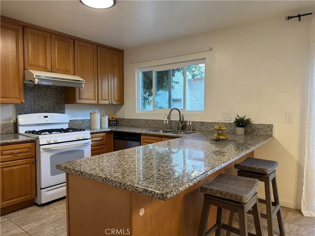 1115 Truman - Photo 1