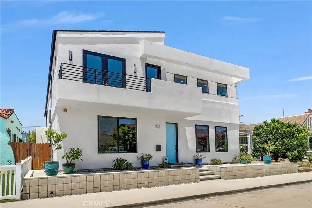221 Attica - Photo 1