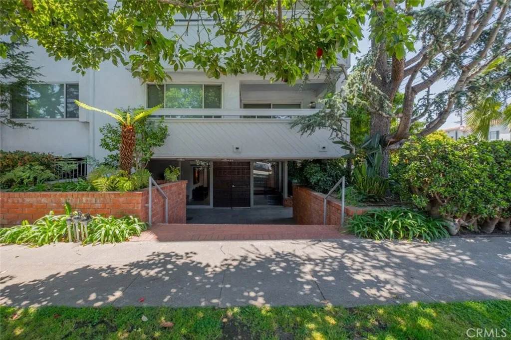 930 California Avenue - Photo 1