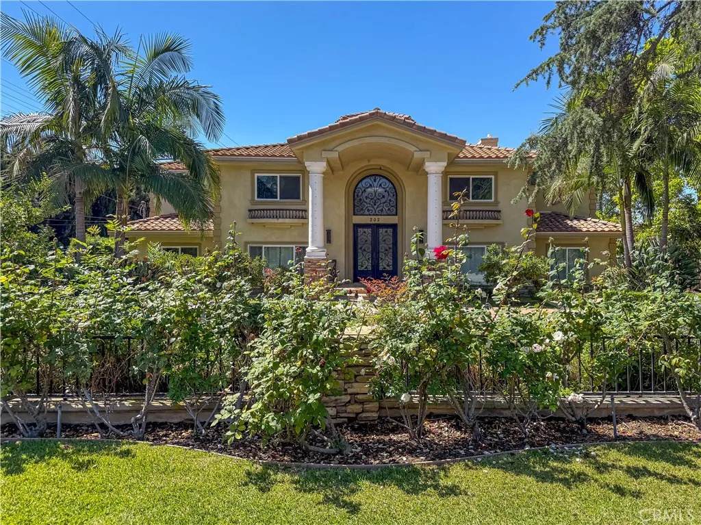 202 Lemon Avenue - Photo 1