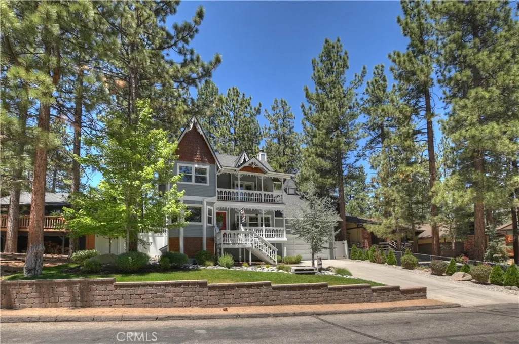 457 Woodside Drive - Photo 1