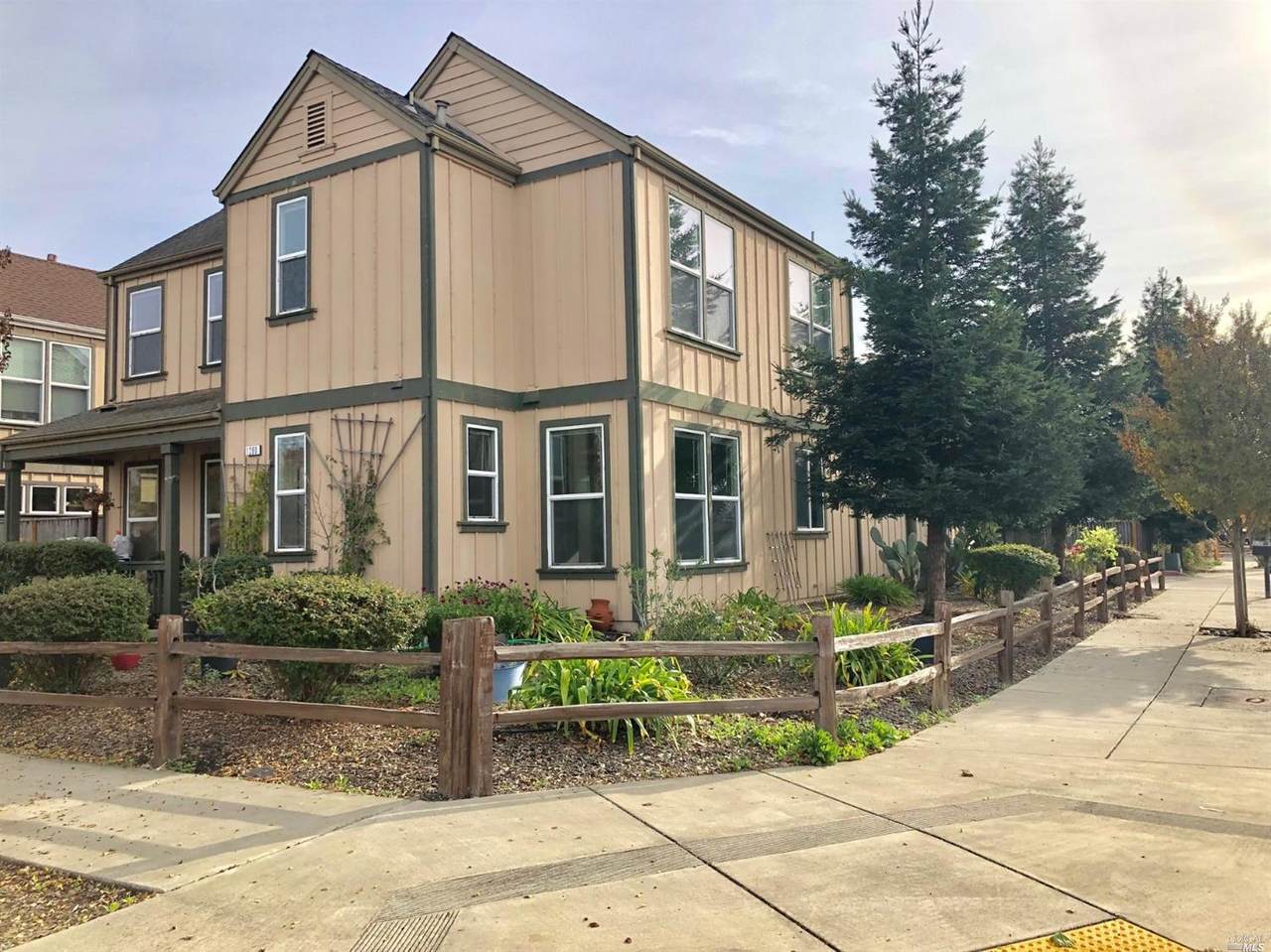 1280 Hearn Avenue - Photo 1