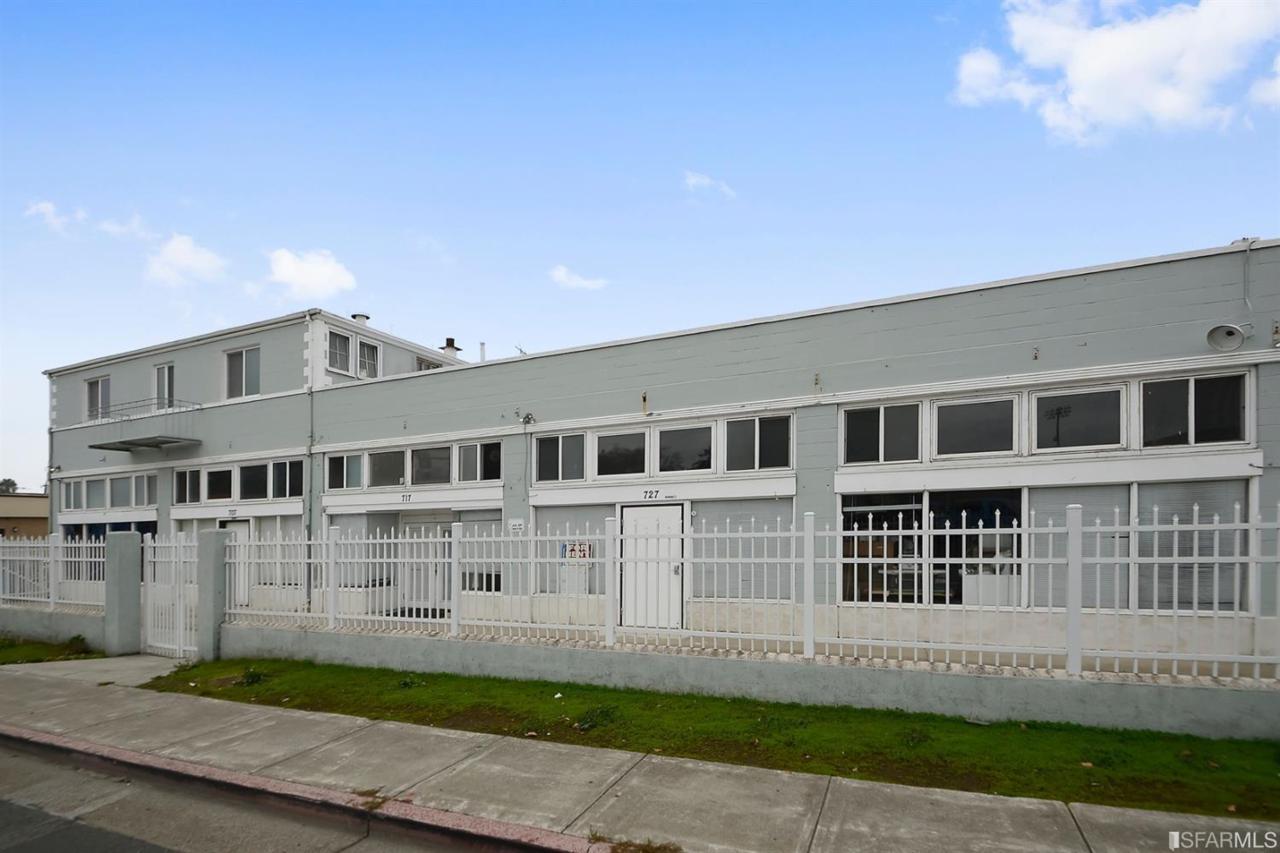 707-727 Broadway Street - Photo 1